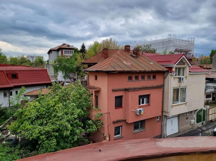 Cozy Apartment Near City Center Bucarest Extérieur photo