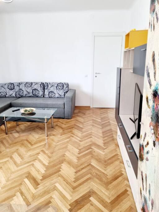 Cozy Apartment Near City Center Bucarest Extérieur photo