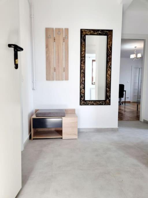 Cozy Apartment Near City Center Bucarest Extérieur photo