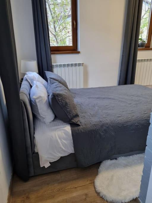 Cozy Apartment Near City Center Bucarest Extérieur photo